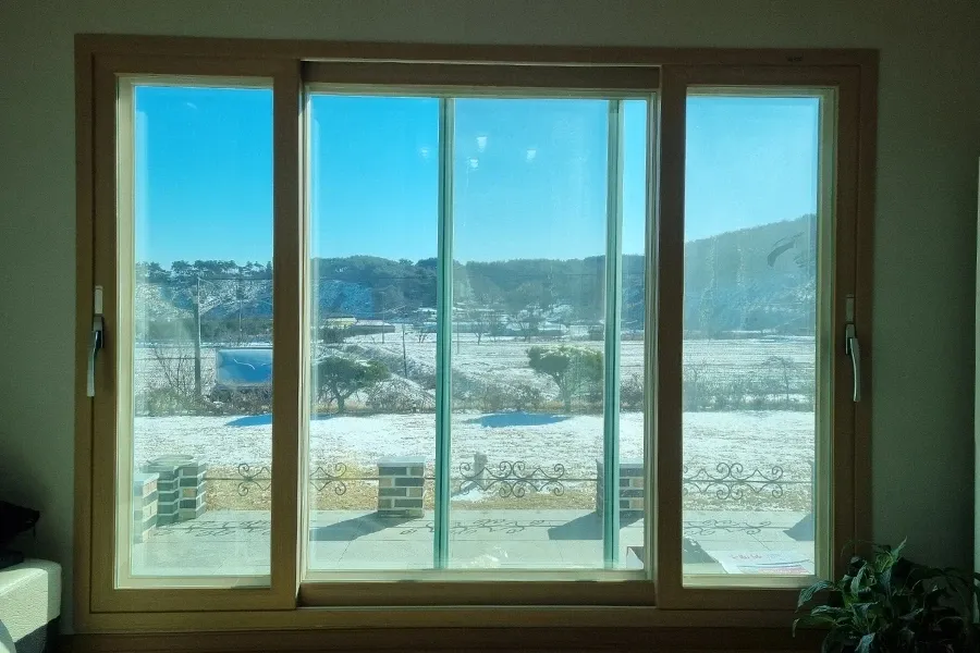 천안 현장 반사필름 시공 전 유리 모습