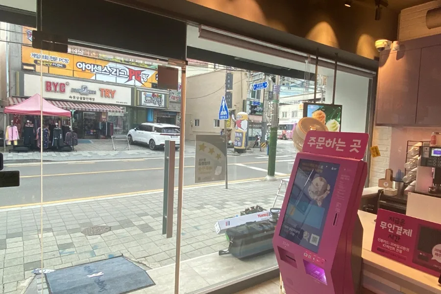 가평 카페 통유리 반사필름 시공 현장 사진 2