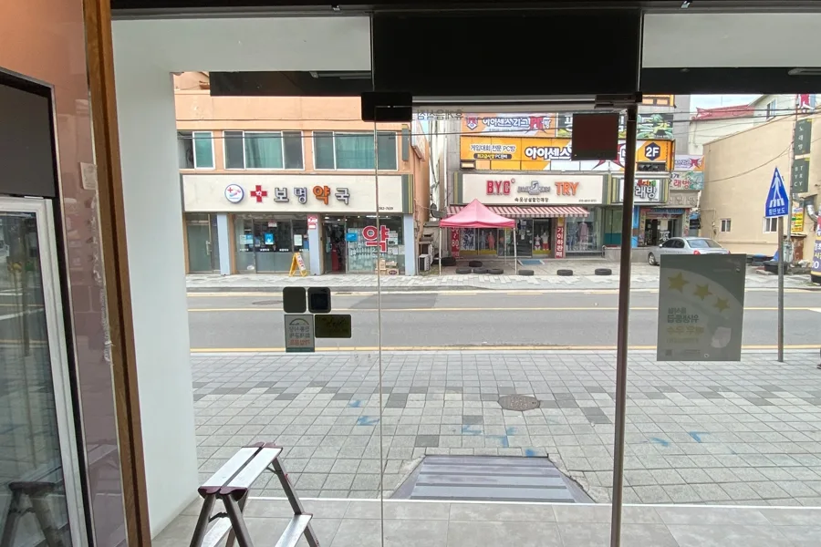 가평 카페 통유리 반사필름 시공 현장 사진 3