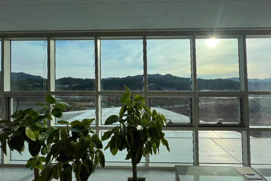 금산 상가 통유리 반사필름 시공 현장 사진 2