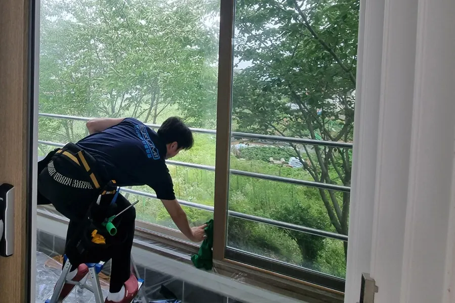 익산 보건지소 통유리 반사필름 시공 현장 사진 2
