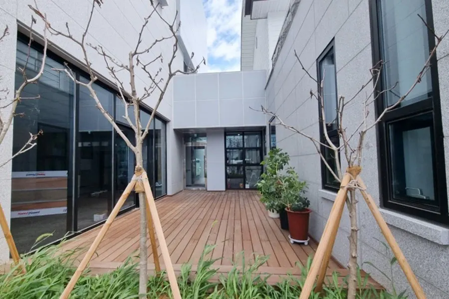 익산 보건지소 통유리 반사필름 시공 현장 사진 3