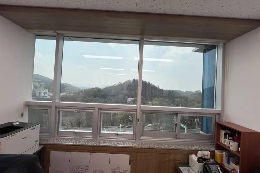 영천 상가 통유리 반사필름 시공 현장 사진 2