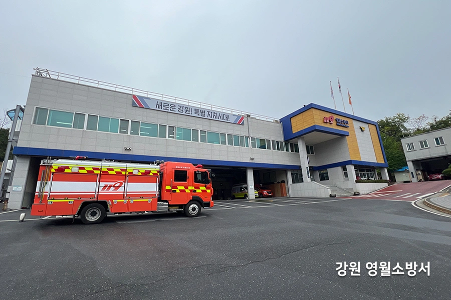영월 강변 카페 통유리 반사필름 시공 현장 사진 1