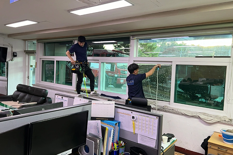 영월 강변 카페 통유리 반사필름 시공 현장 사진 2