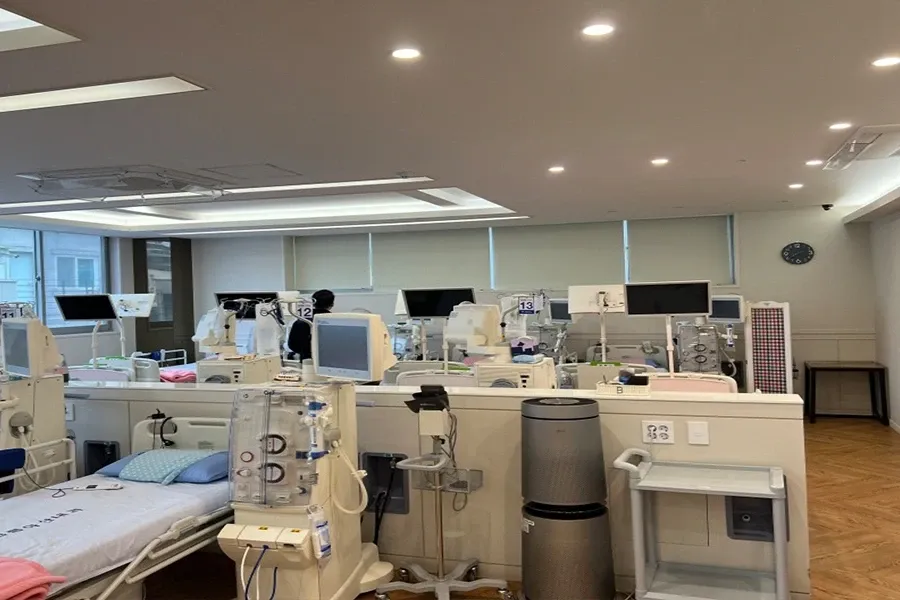 병원 창문에 시공한 반사필름 현장