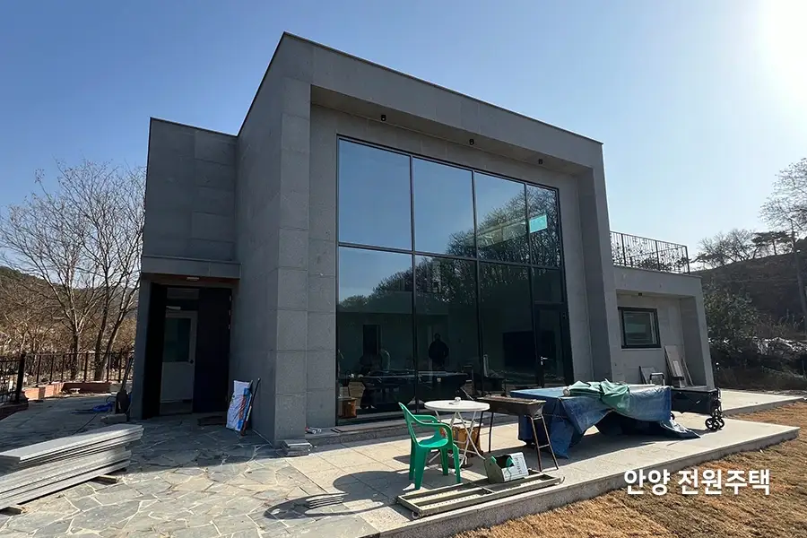 단독주택 통유리 반사필름 시공 완료 외관 사진 1